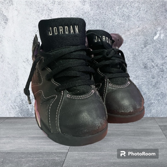 Kids Jordan’s sneakers black 10c GUC - Picture 5 of 9